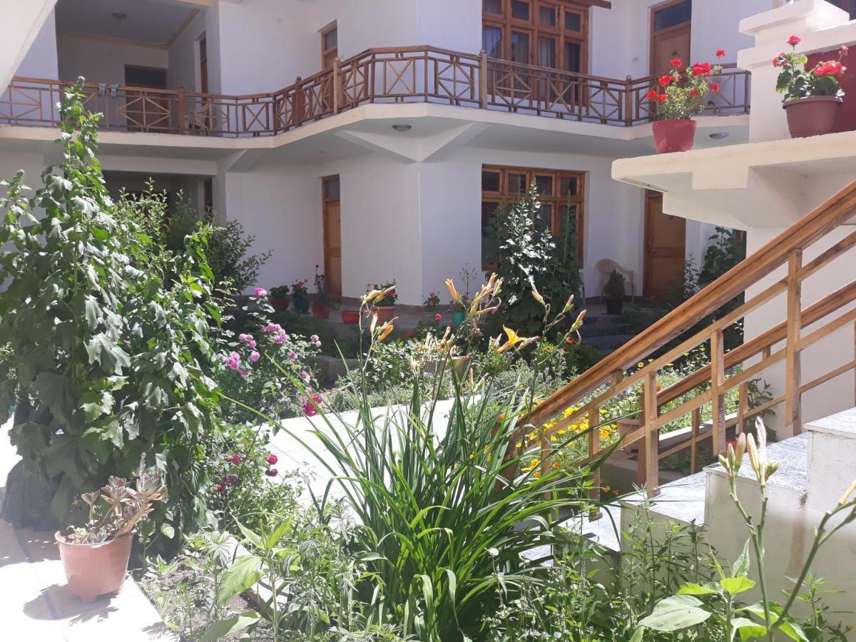 Smanla Guest House Leh Esterno foto