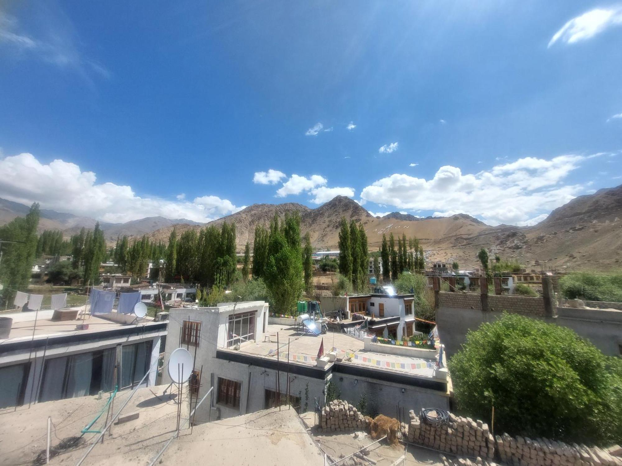 Smanla Guest House Leh Esterno foto