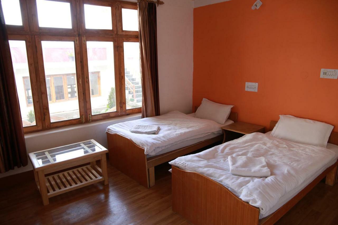 Smanla Guest House Leh Esterno foto